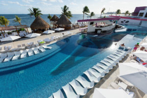 墨西哥坎昆诱惑度假村的性感泳池