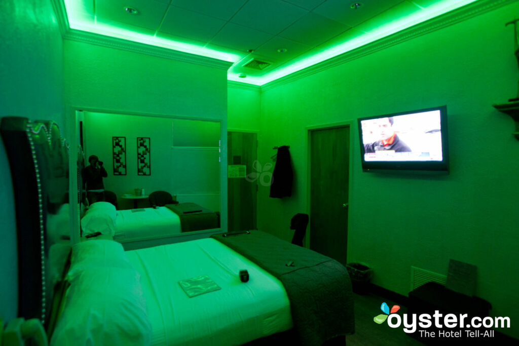自由旅馆的绿灯房间