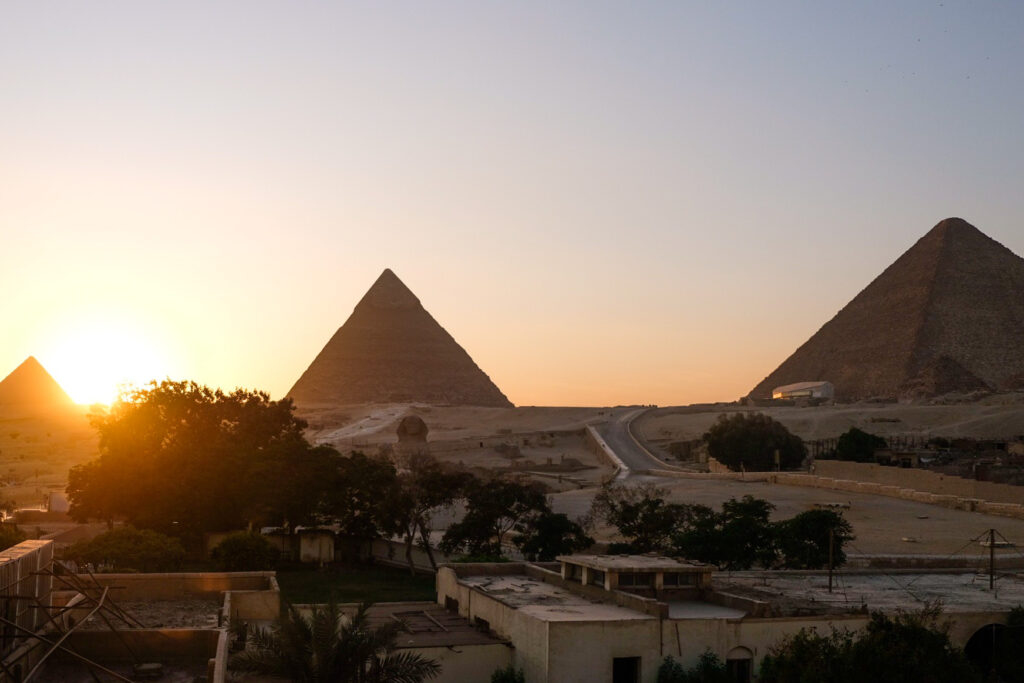 日落时分的开罗吉萨金字塔