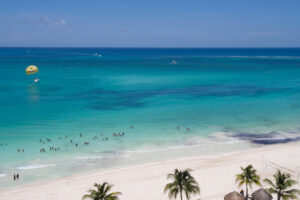 卡门海滩(Playa del Carmen/Oyster)热闹的海滩