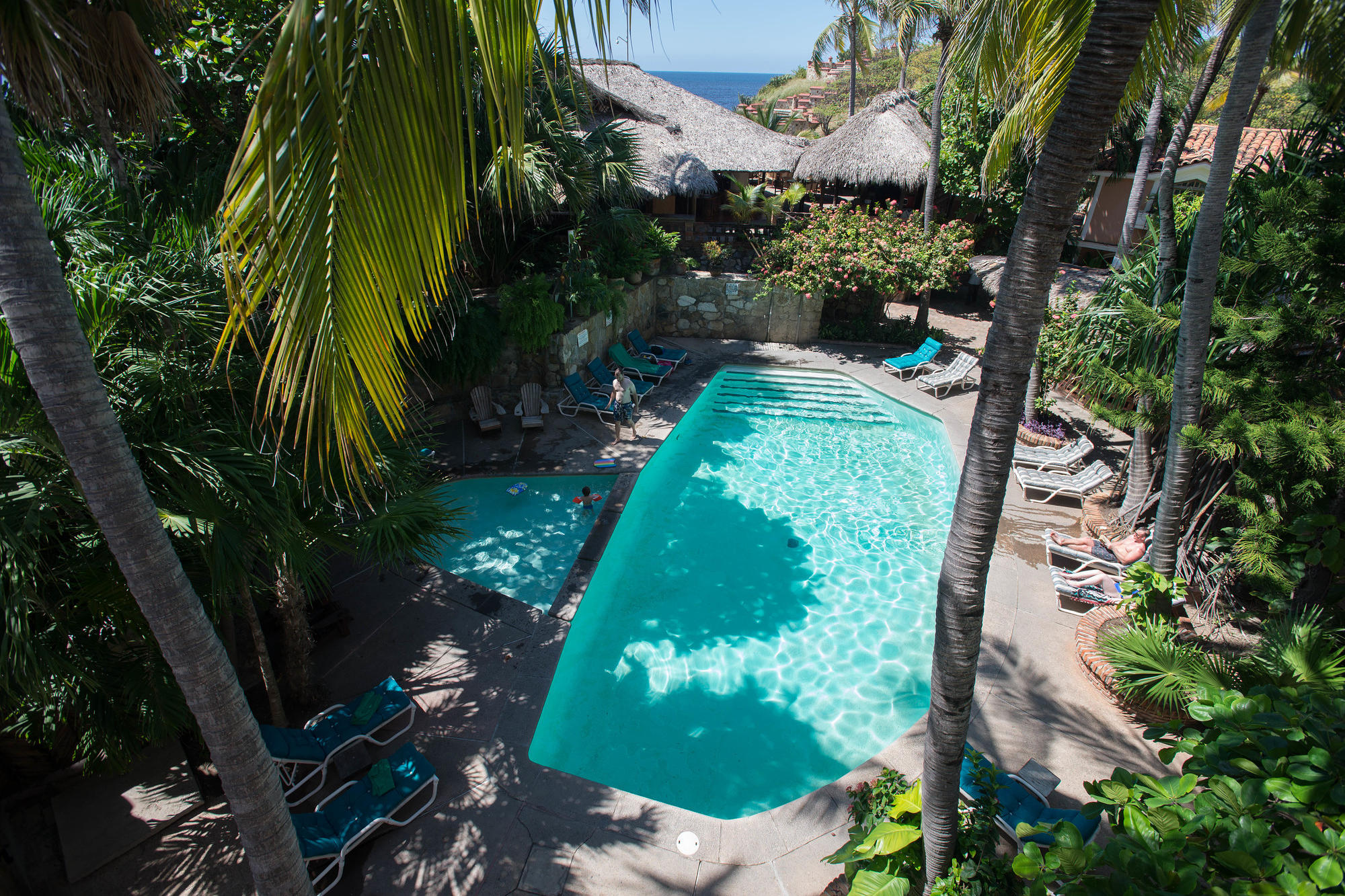 埃斯康迪多港的圣菲酒店的泳池和儿童泳池