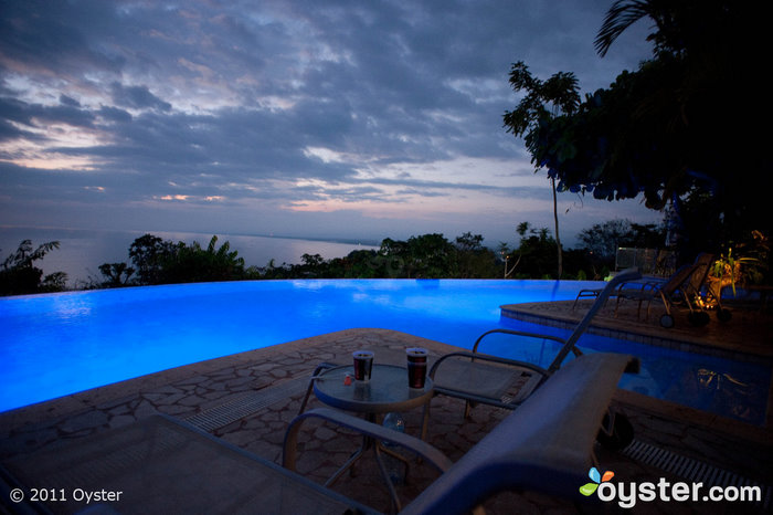 美丽的泳池在曼努埃尔·安东尼奥酒店La蝴蝶百合,哥斯达黎加