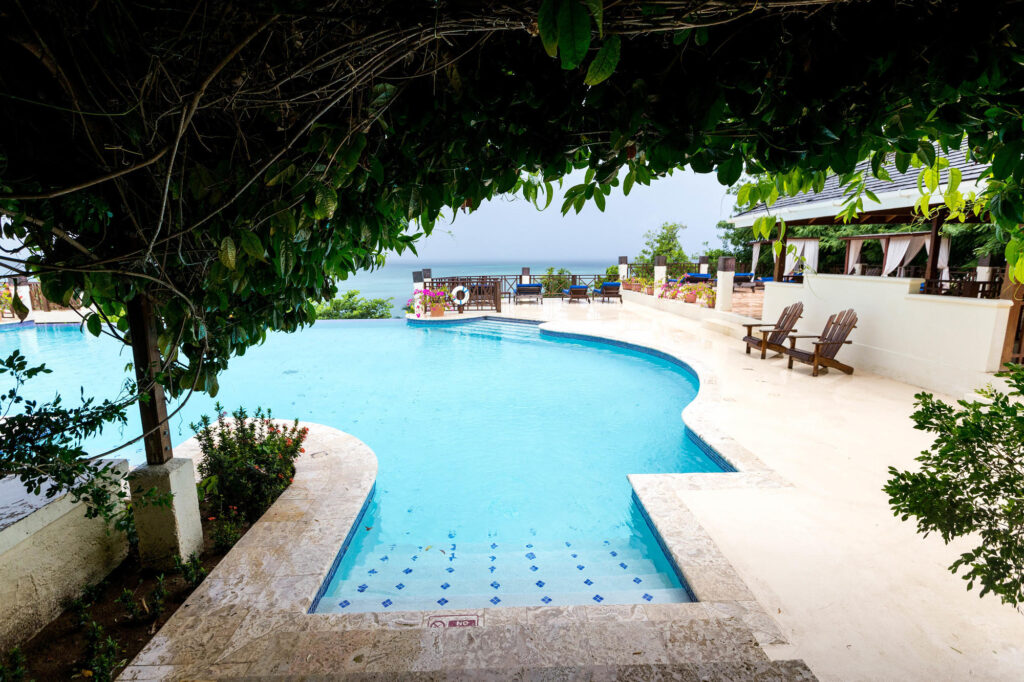 游泳池在葫芦湾度假村和水疗中心